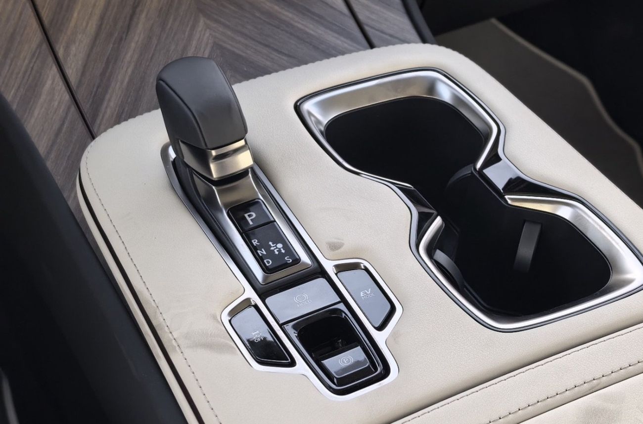 Lexus LM 350h 2025 LEXUS LM350h 2.5L HYBRID FULL OPTION