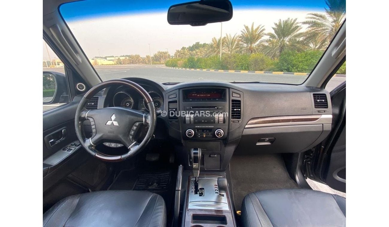 Mitsubishi Pajero Mitsubishi Pajero GLS 2011 V6 3.8L Full Option - Perfect Condition