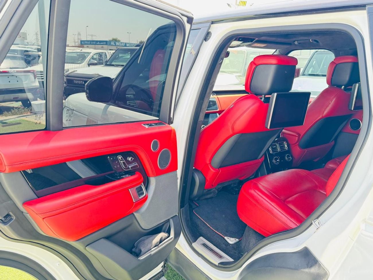 Land Rover Range Rover Range Rover Autobiography 5.0L Supercharged V8 engine producing 525-565 horsepower