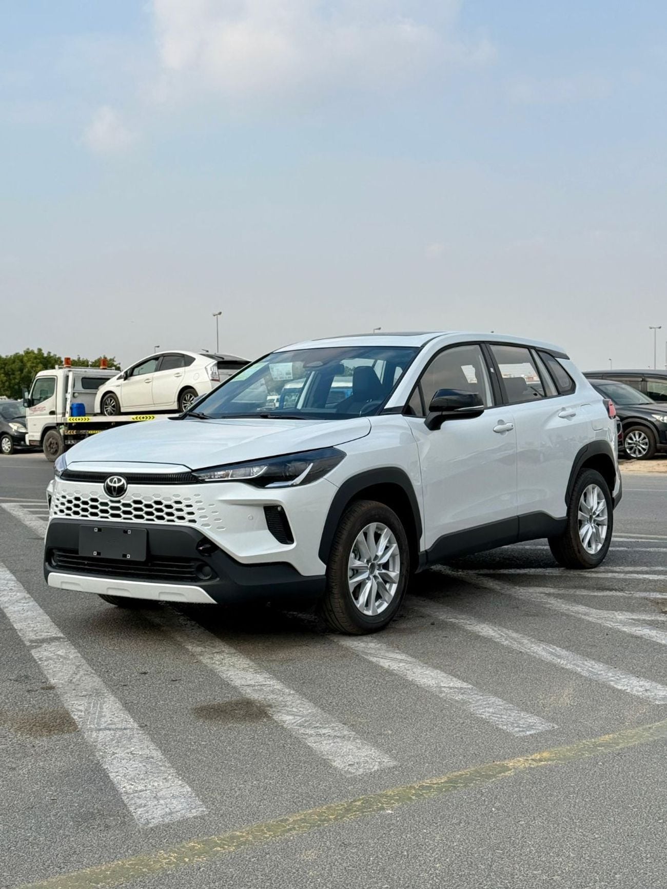 تويوتا كورولا كروس Toyota corolla cross 2.0 whitte 2025 new face