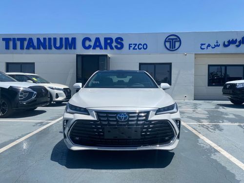 Toyota Avalon XLE 2.5 Hybrid Panorama