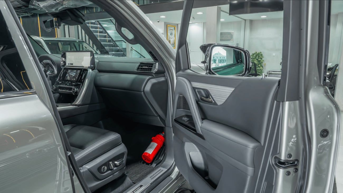 Lexus LX700h F SPORT F-SPORT 26/26 SILVER with BLACK INTERIOR