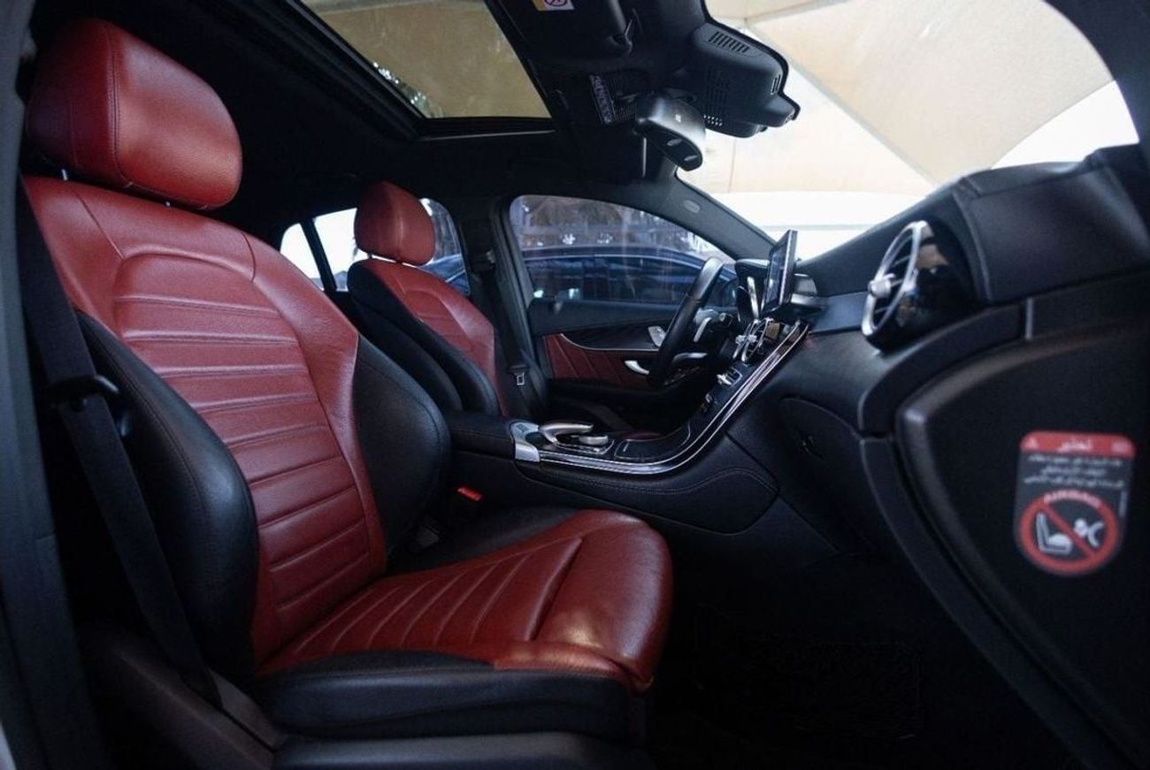 مرسيدس بنز GLC 250 AMG 2.0L Mercedes-Benz GLC250 Coupe AMG Night Package 2019 GCC under Warranty with Flexible Down-Pay