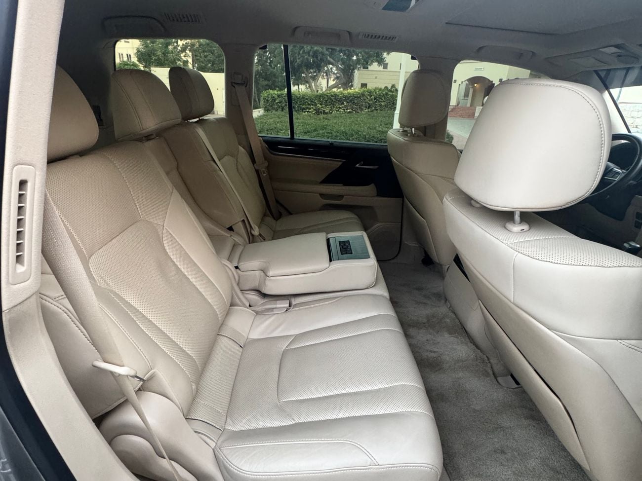 Lexus LX570