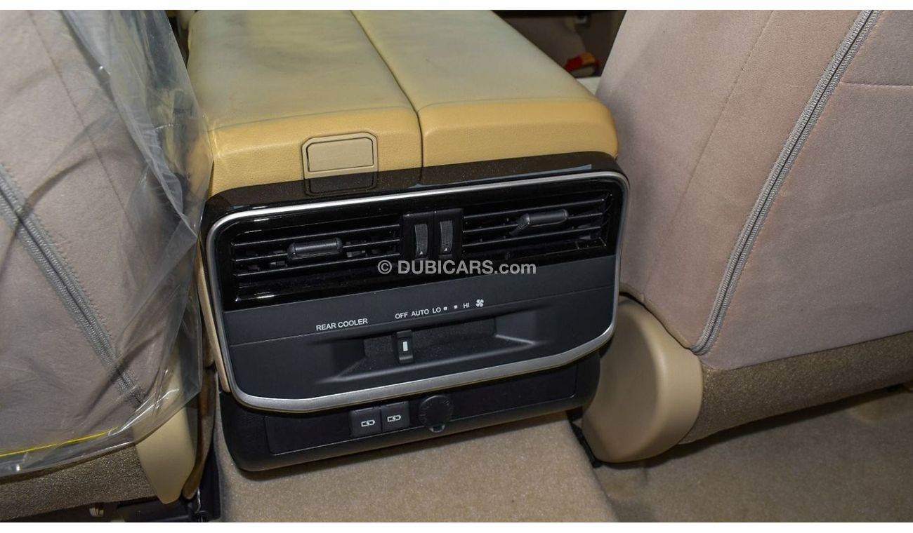 Toyota Land Cruiser 2023 Toyota LC300 3.5 TT GXR 18" AL P AT - Black inside Beige