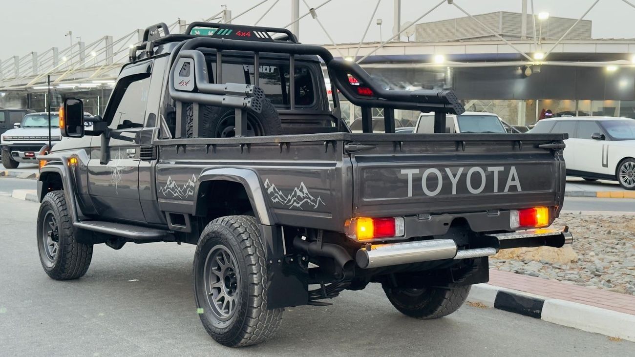 تويوتا لاند كروزر بيك آب HEAVY DUTY FRONT BUMPER | SINGLE CABIN | GR LEATHER SEATS | 4.5L DIESEL ENGINE | MANUAL TRANSMISSION