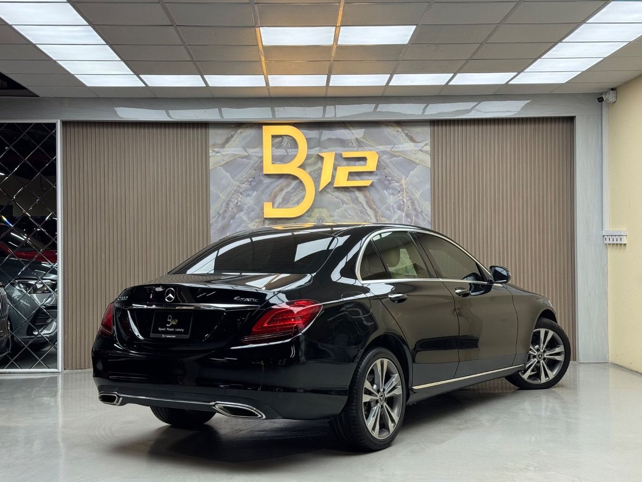 مرسيدس بنز C 300 Std 2.0L (241 HP)