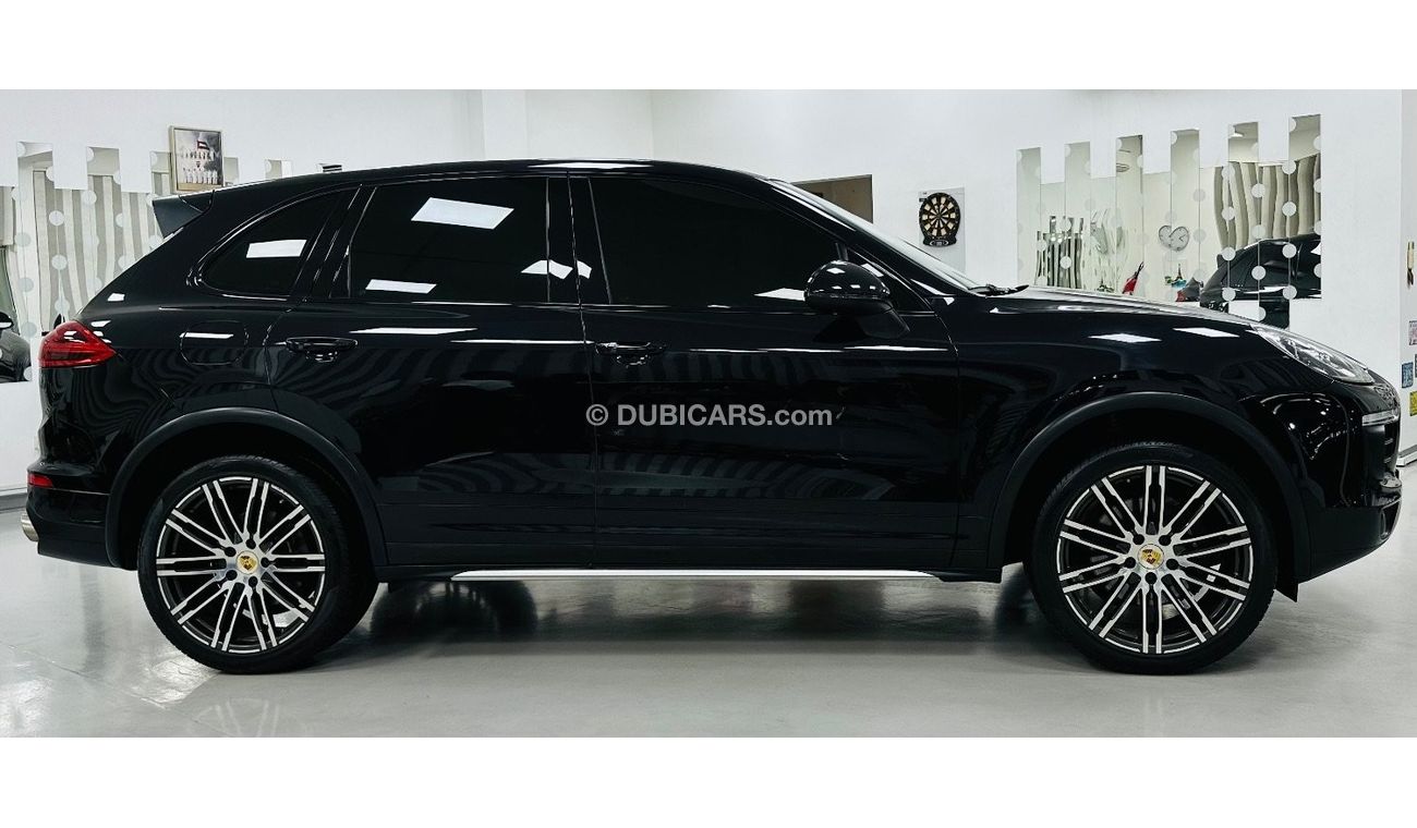 Porsche Cayenne Std GCC .. FSH .. Low Milegea .. Perfect Condition .. Top Range ..  V6.