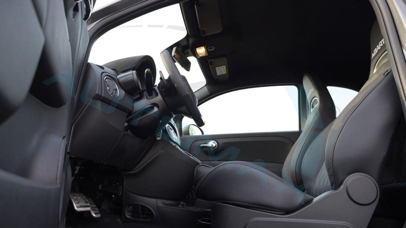 أبارث 695 Abarth 695 Turismo 1.4T 2024 GCC 19000Km With 3 Years Or 120,000 Km Warranty @Official Dealer