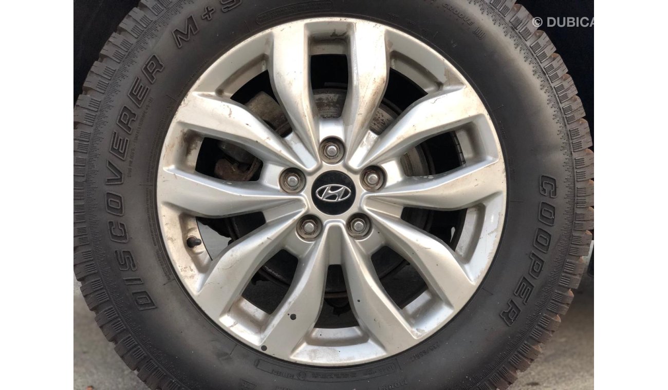 Hyundai Santa Fe 2.4L, All Wheel Drive, Alloy Rims 17'', Power Steering, Fog Lights, LOT-688