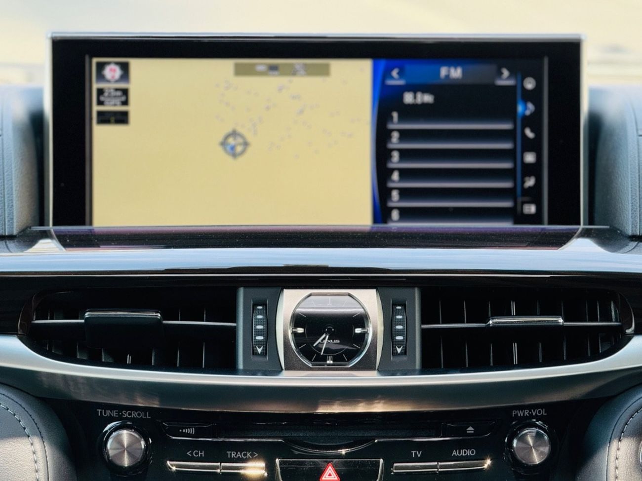 Lexus LX 570 Lexus 570 RHD