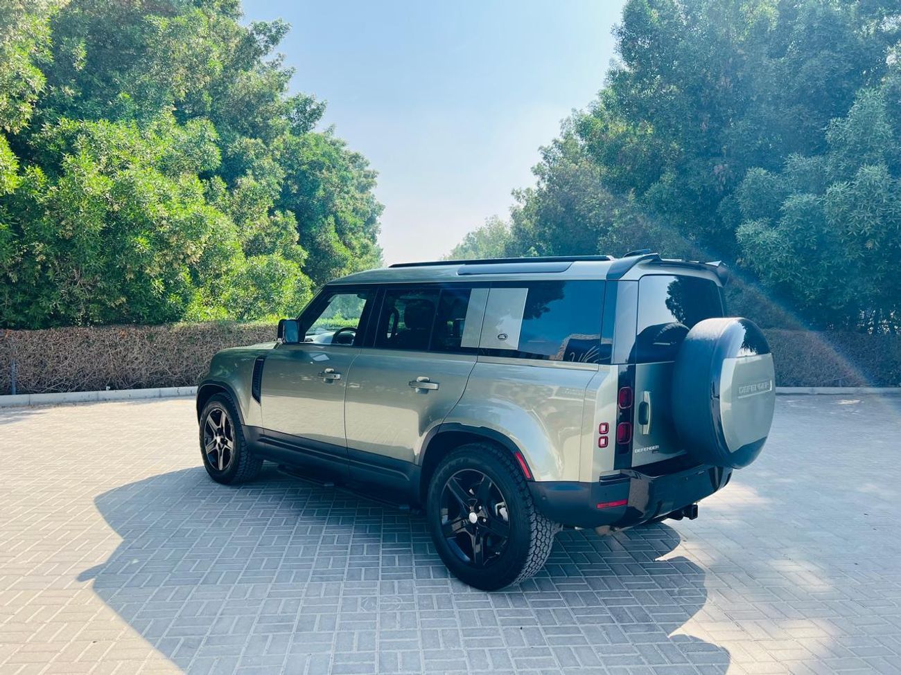 Land Rover Defender 110 SE P400 3.0L