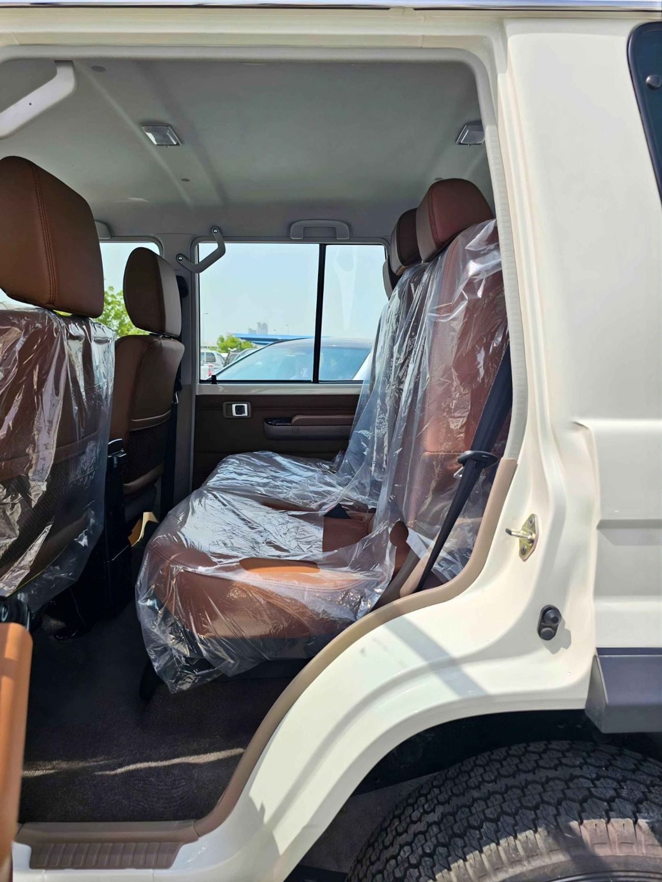 تويوتا لاند كروزر 70 LC76 LX/2.8L DIESEL V4 A/T/LETAHER SEATS/DVD,CAMERA/ (CODE#HT76ZS)