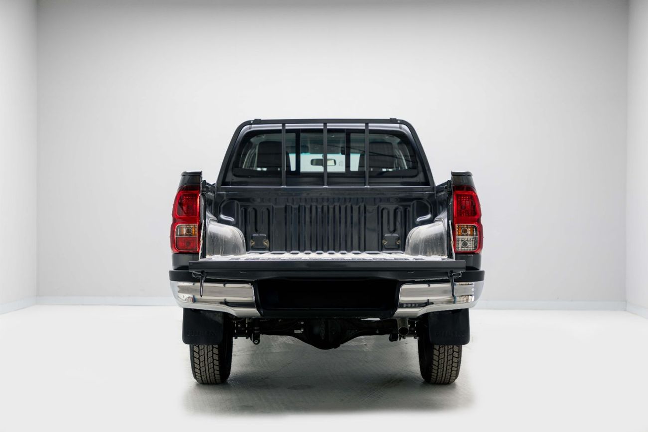 تويوتا هيلوكس 2.4L - Diesel - Manual - Grey Mettalic Inside Black | Export Only