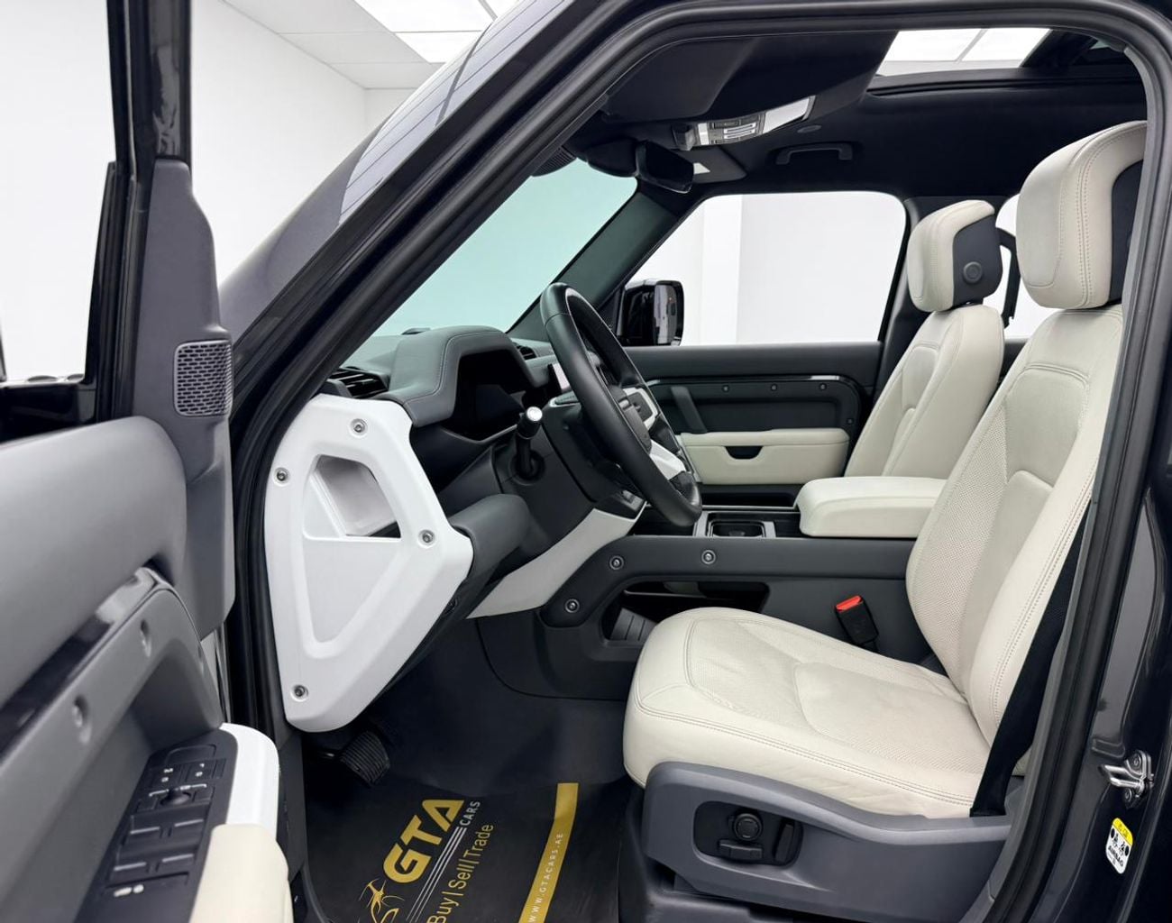 Land Rover Defender 2023 Land Rover Defender 110 HSE P400, 2028 LR Warranty, Full LR Service History, Fully Loaded, GCC