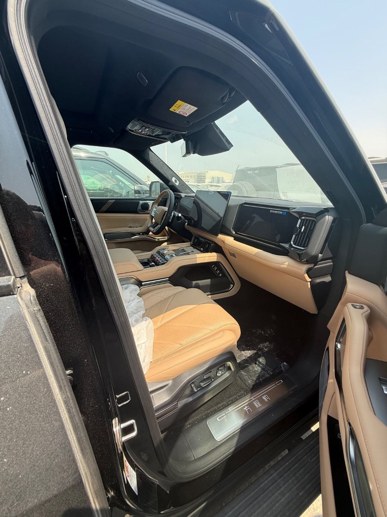 BYD Leopard 8 FLAGSHIP (NGCC) black-beige
