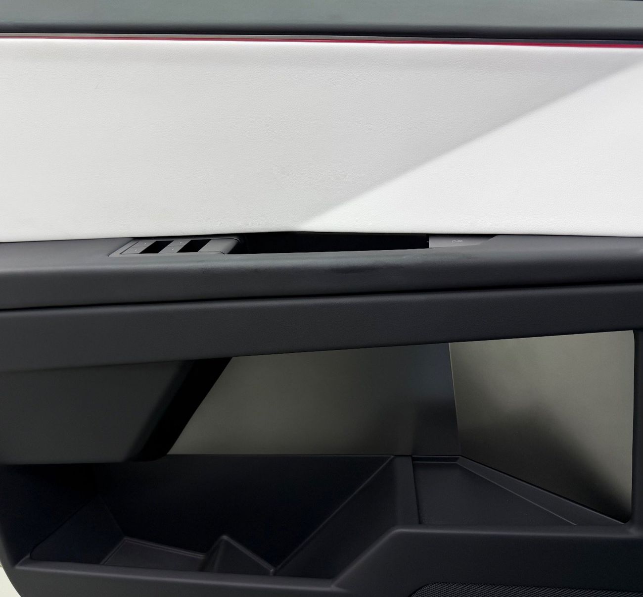 Tesla Cybertruck Foundation Series .. 3 motor