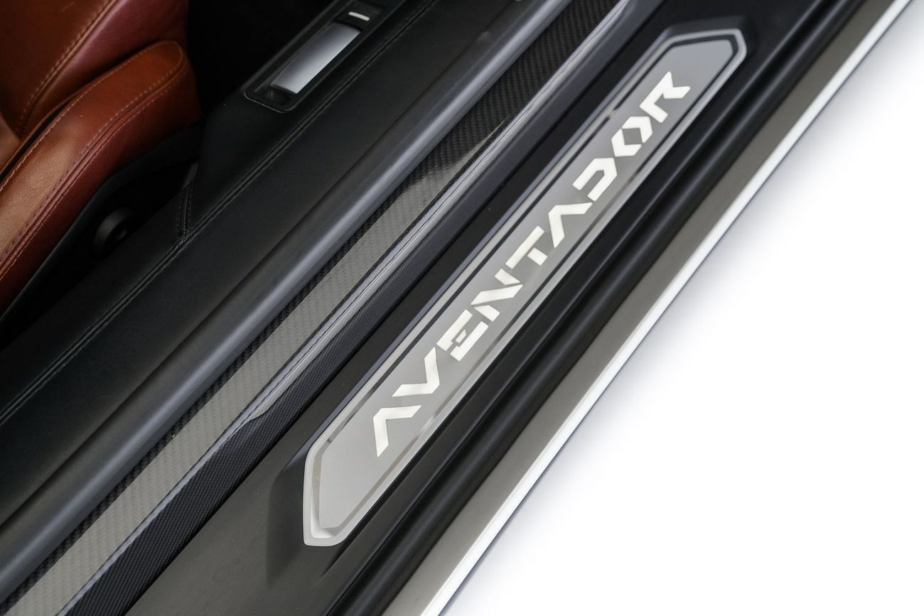 لامبورغيني أفينتادور 6.5L V12