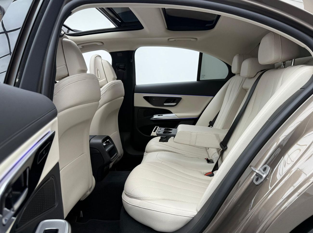 Mercedes-Benz E200 2.0L 2024 Mercedes Benz E200 AMG, Warranty, Fully Loaded, Very Low Kms, Excellent Condition, Korean