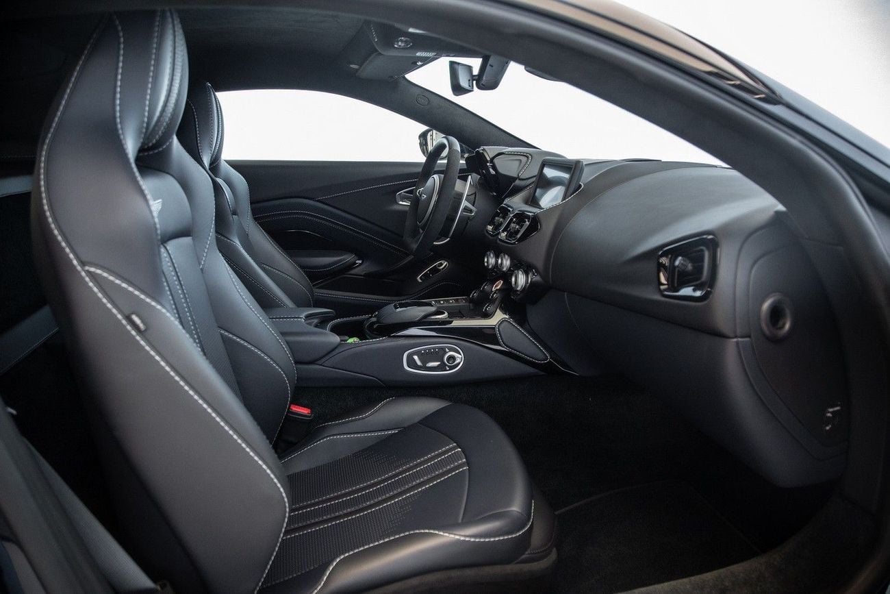 Aston Martin Vantage V8