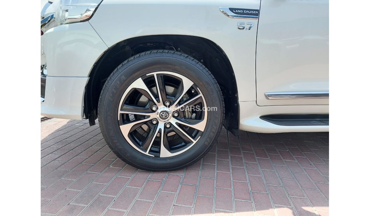 Toyota Land Cruiser TOYOTA LAND CRUISER VXR 5.7 GCC SPEC NO ACCIDENT WITHOUT DYE