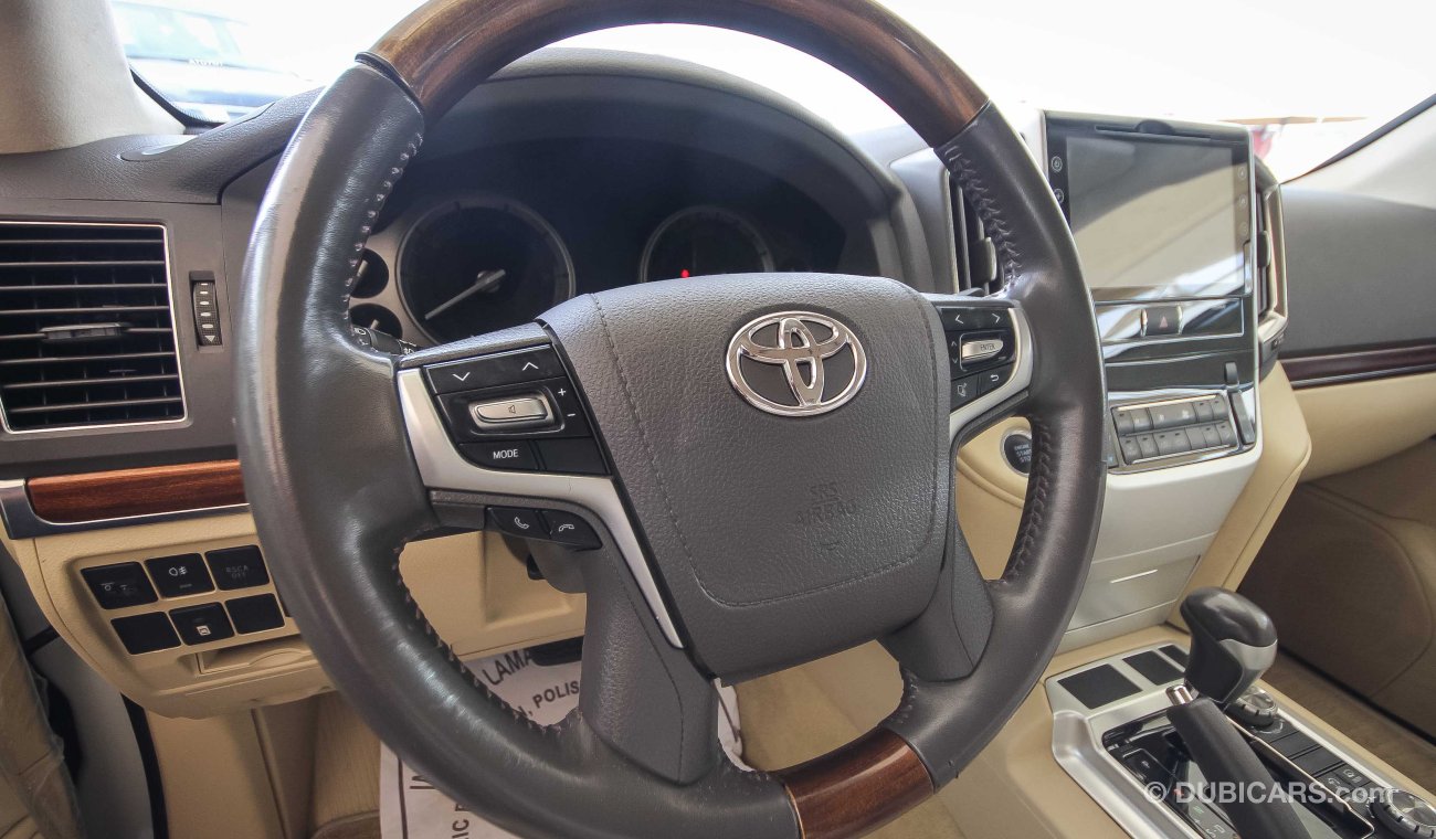 Toyota Land Cruiser VXR V8 5.7