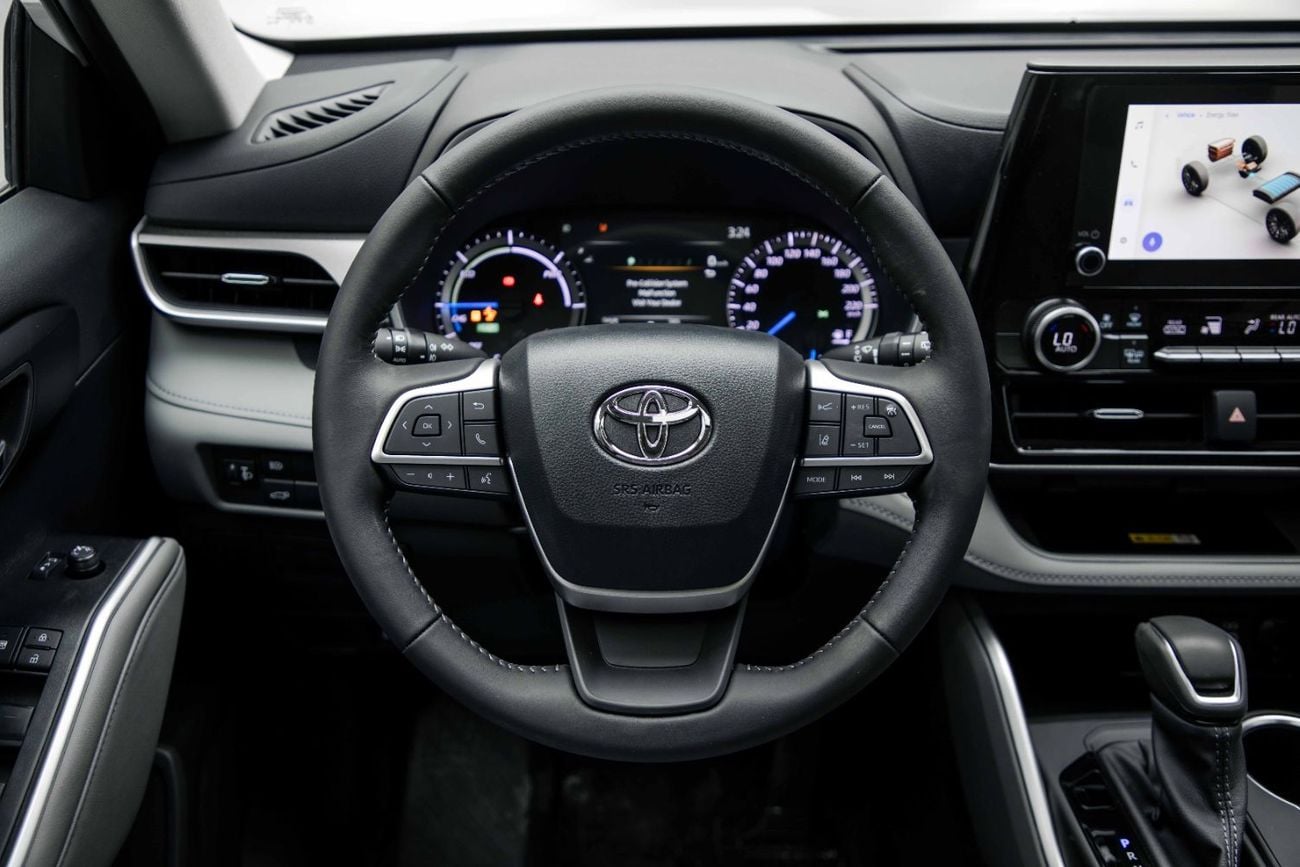 Toyota Highlander GLE 2.5L - Platinum White Pearl Inside Grey | Export Only