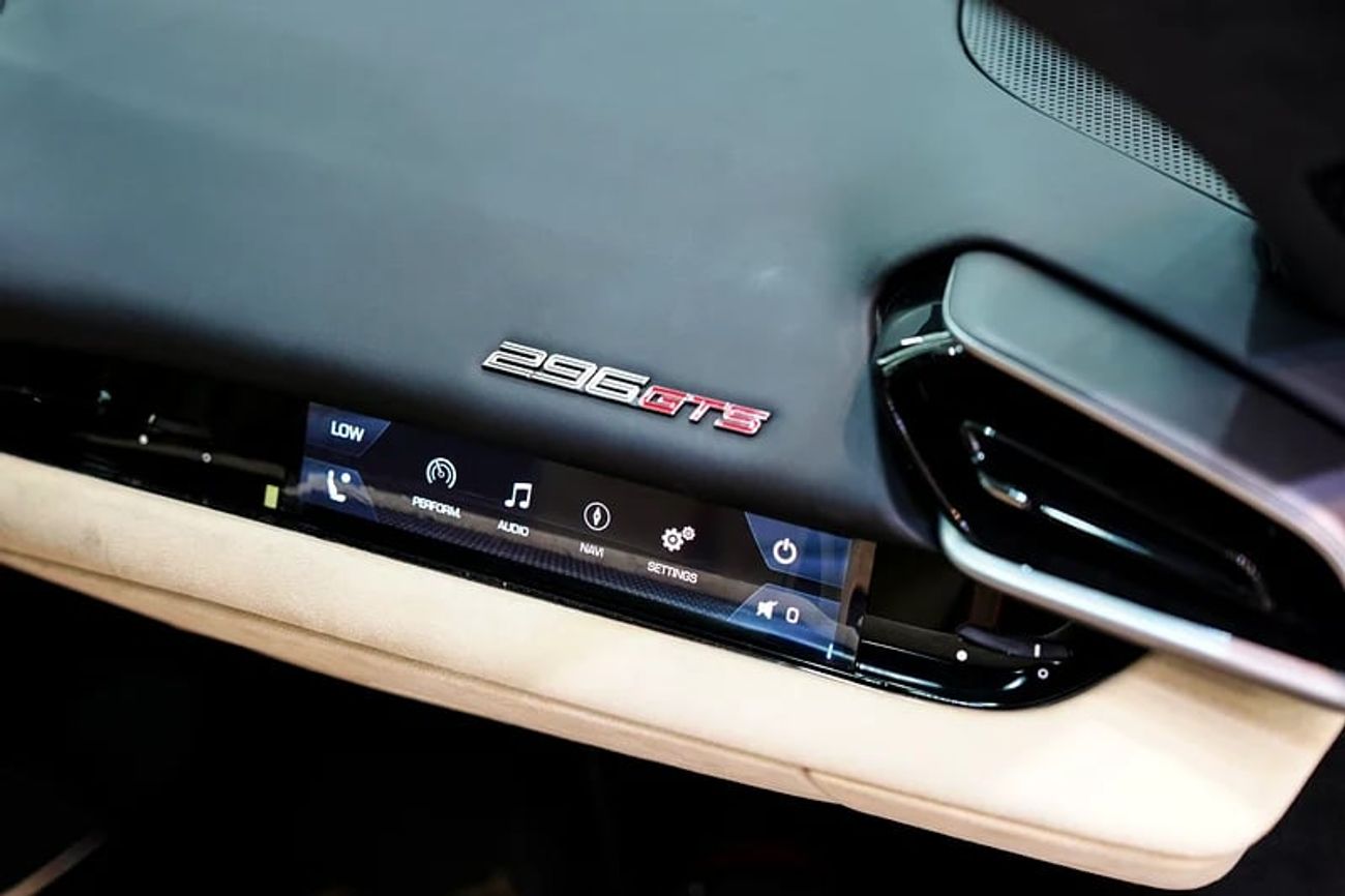 فيراري 296 GTS Standard