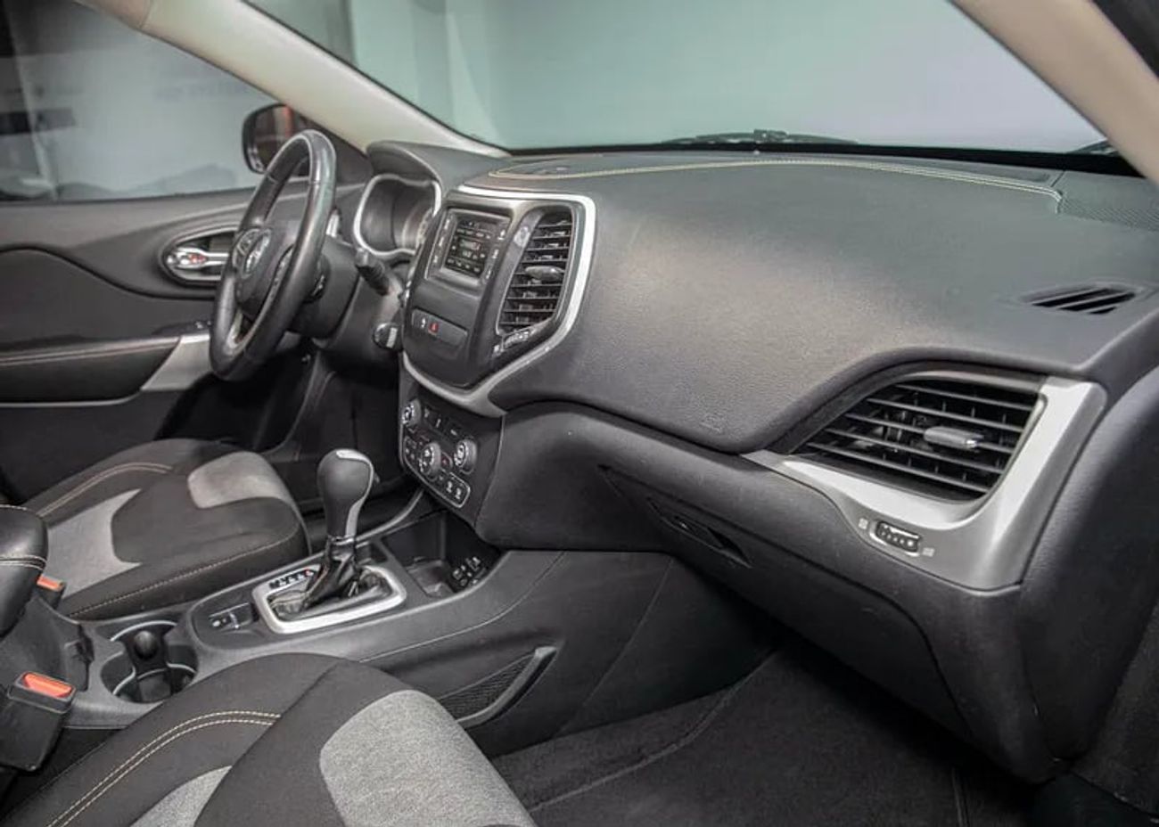 جيب شيروكي Sport 2.4L