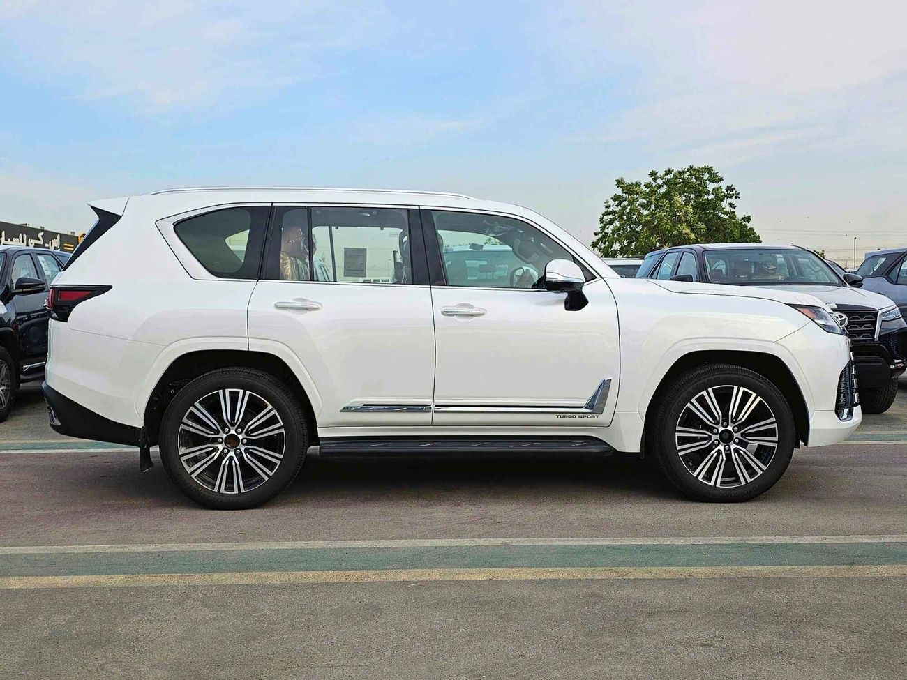 لكزس LX 600 TURBO SPORT / 3.5L V6 / FRONT POWER SEATS /  360* CAMERA / SUNROOF / FULL OPTION (CODE #  69065 )