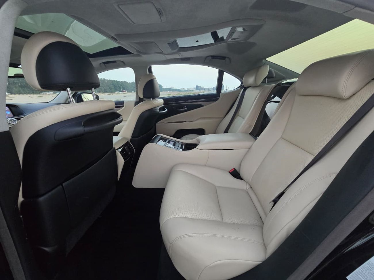 لكزس LS600h L 5.0L