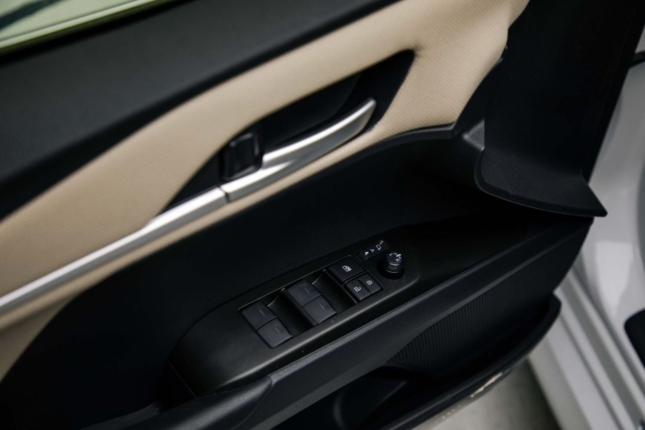 Toyota Camry LE 2.5L - Platinum White Pearl Inside Beige | Export Only