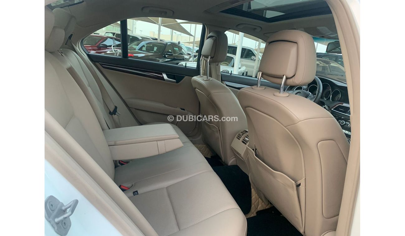 Mercedes-Benz C 300 Mercedes C300_2014_Excellent_Condihion