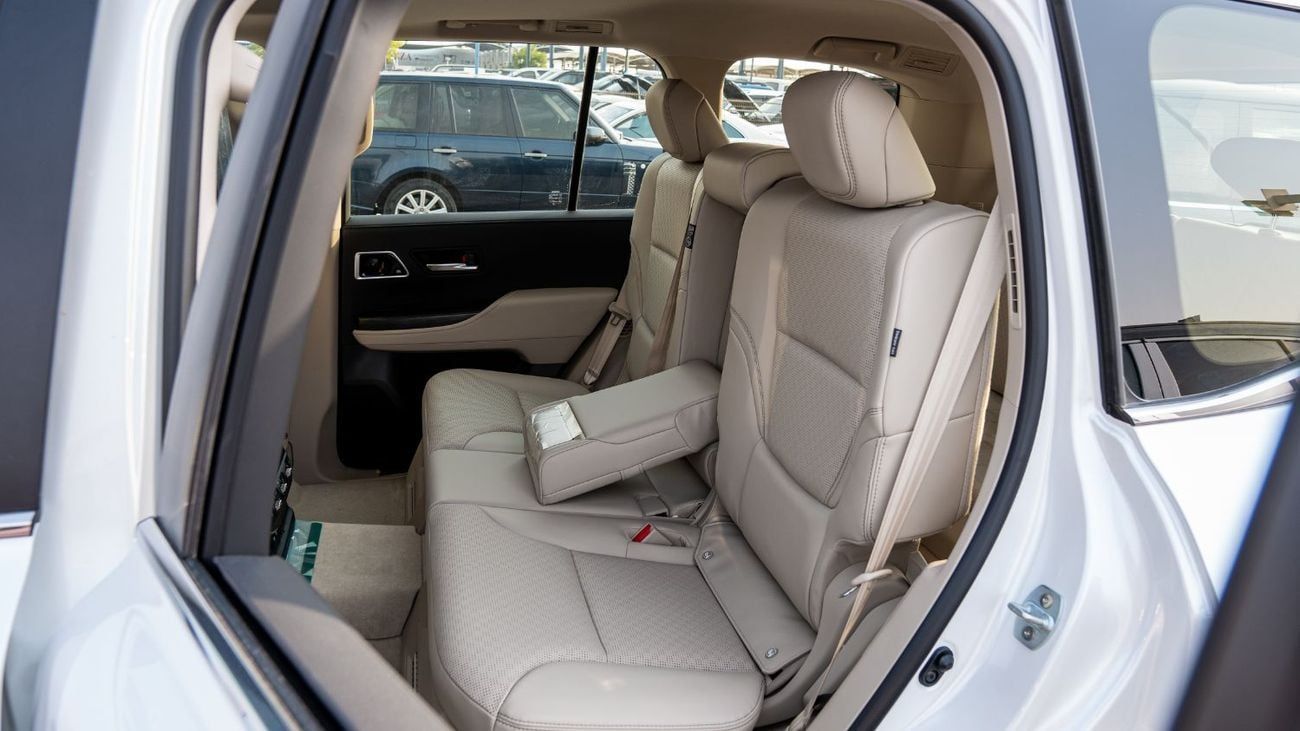 Toyota Land Cruiser 2025 Toyota Land Cruiser 300 VXR 3.5L AT Hybrid (White-Beige)