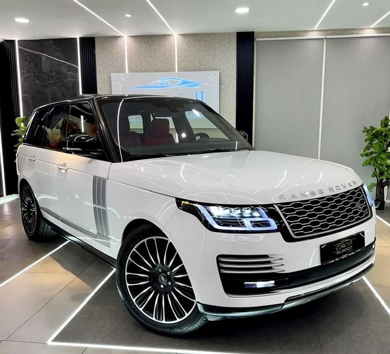 Land Rover Range Rover AUTOBIOGRAPHY FACELIFT TO || AUTOBIOGRAPHY KIT RR VOGUE V8 II GCC || TOP RANGE || PANORAMIC ||SCREENS