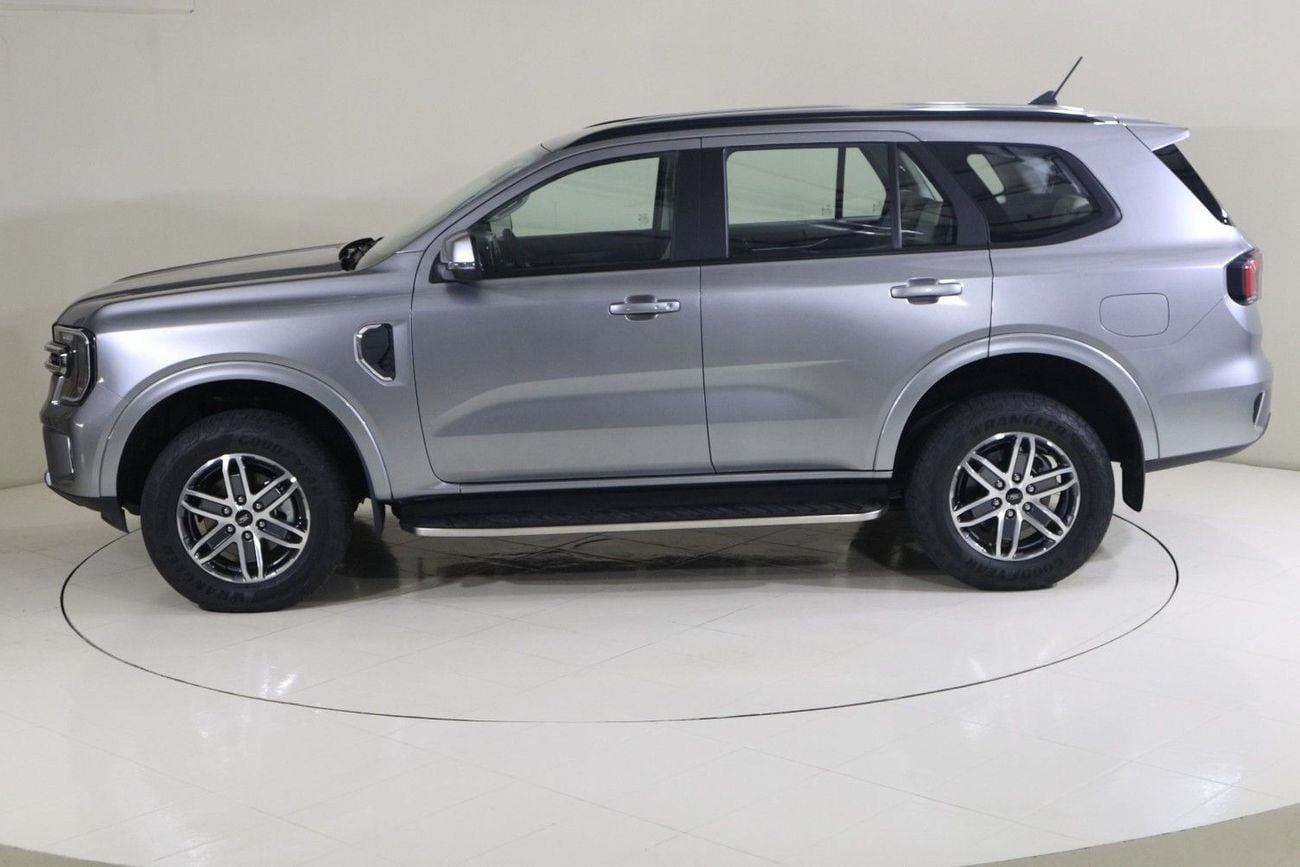 Ford Everest EVR424 XLT / FREE Insurance + Registration / AL TAYER MOTORS AL QOUZ SHOWROOM