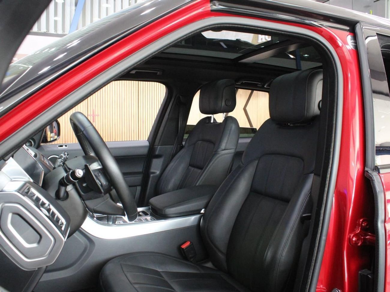 Land Rover Range Rover Sport - SE | GCC Specs