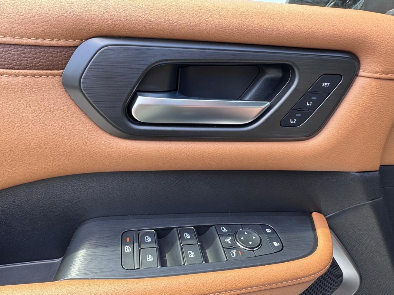 Nissan Patrol SE PLATINUM CITY 3.8L_2026_(BLACK/TAN)