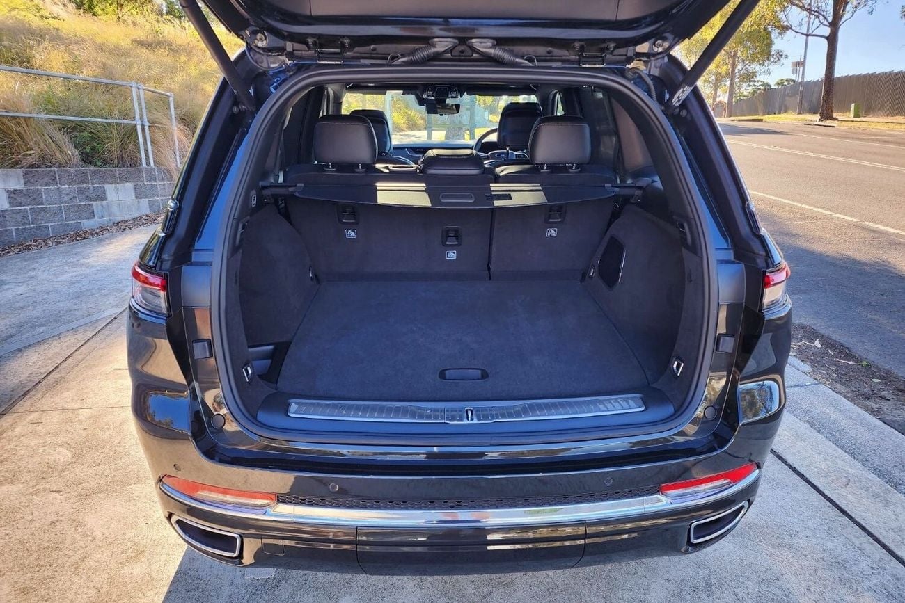 Jeep Grand Cherokee Overland 7 seater | Luxury SUV | No Accidents | Agency maintained | Full option