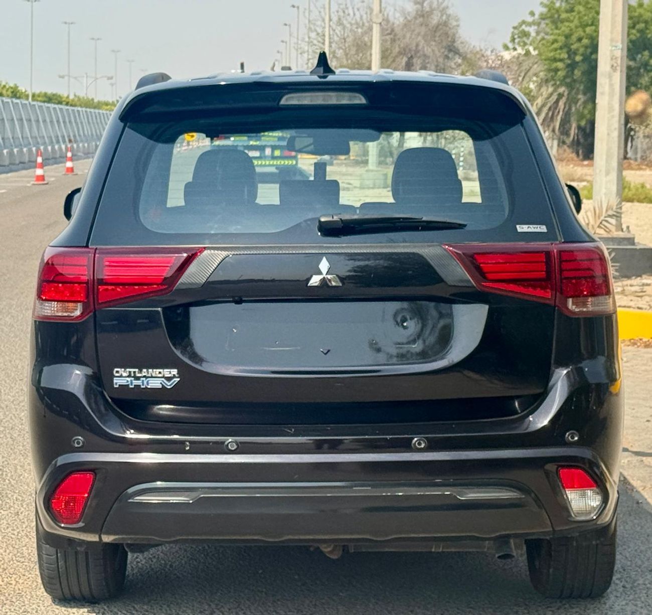 Mitsubishi Outlander GLX Super High 2.4L 980-Monthly l GCC l Hybrid, Sunroof, Leather l Accident Free