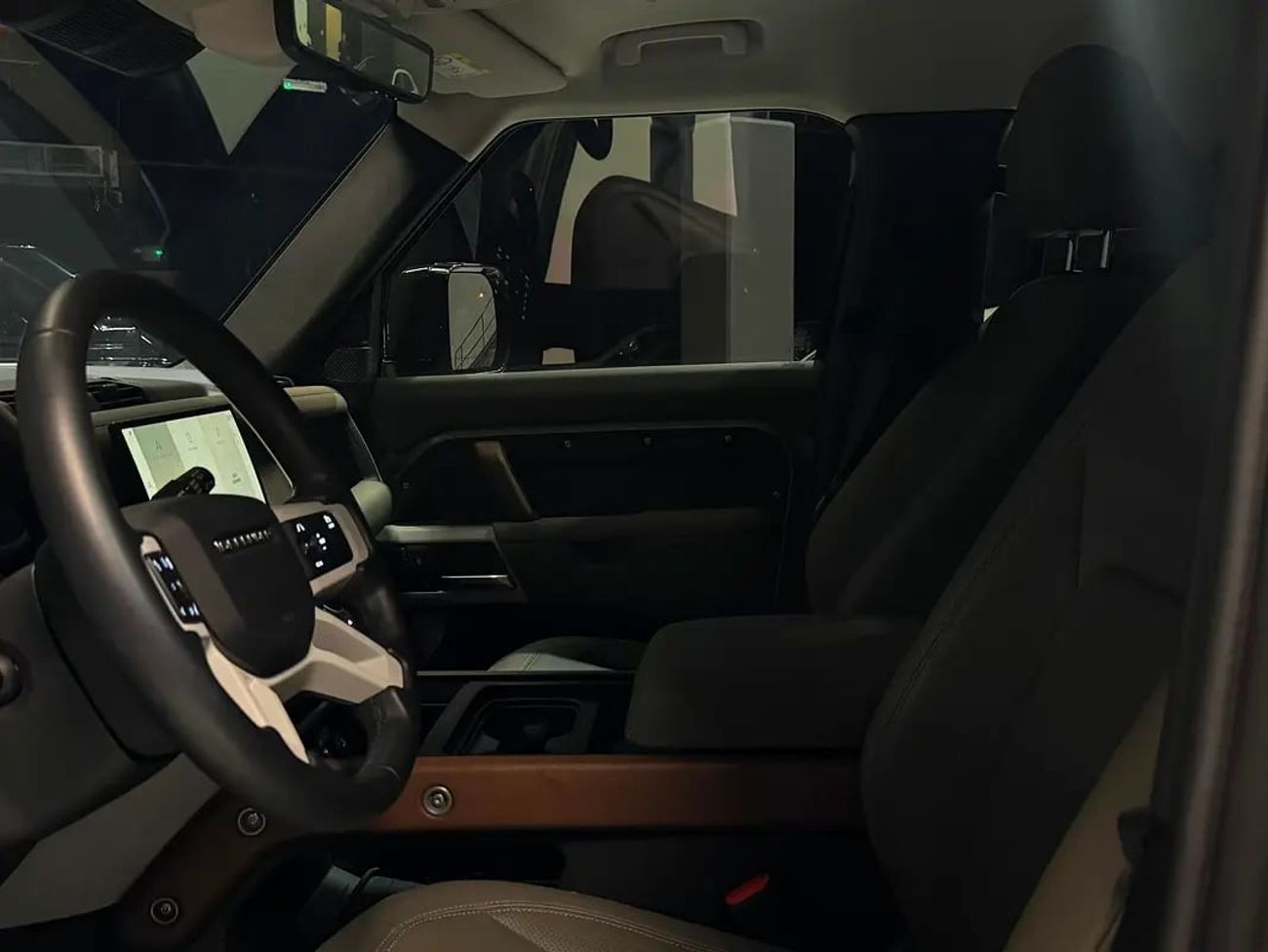 Land Rover Defender 5,259 P.M | 0% Downpayment | 110 | ONE OWNER | AGENCY WARRANTY AND SERVICE CONTRACT