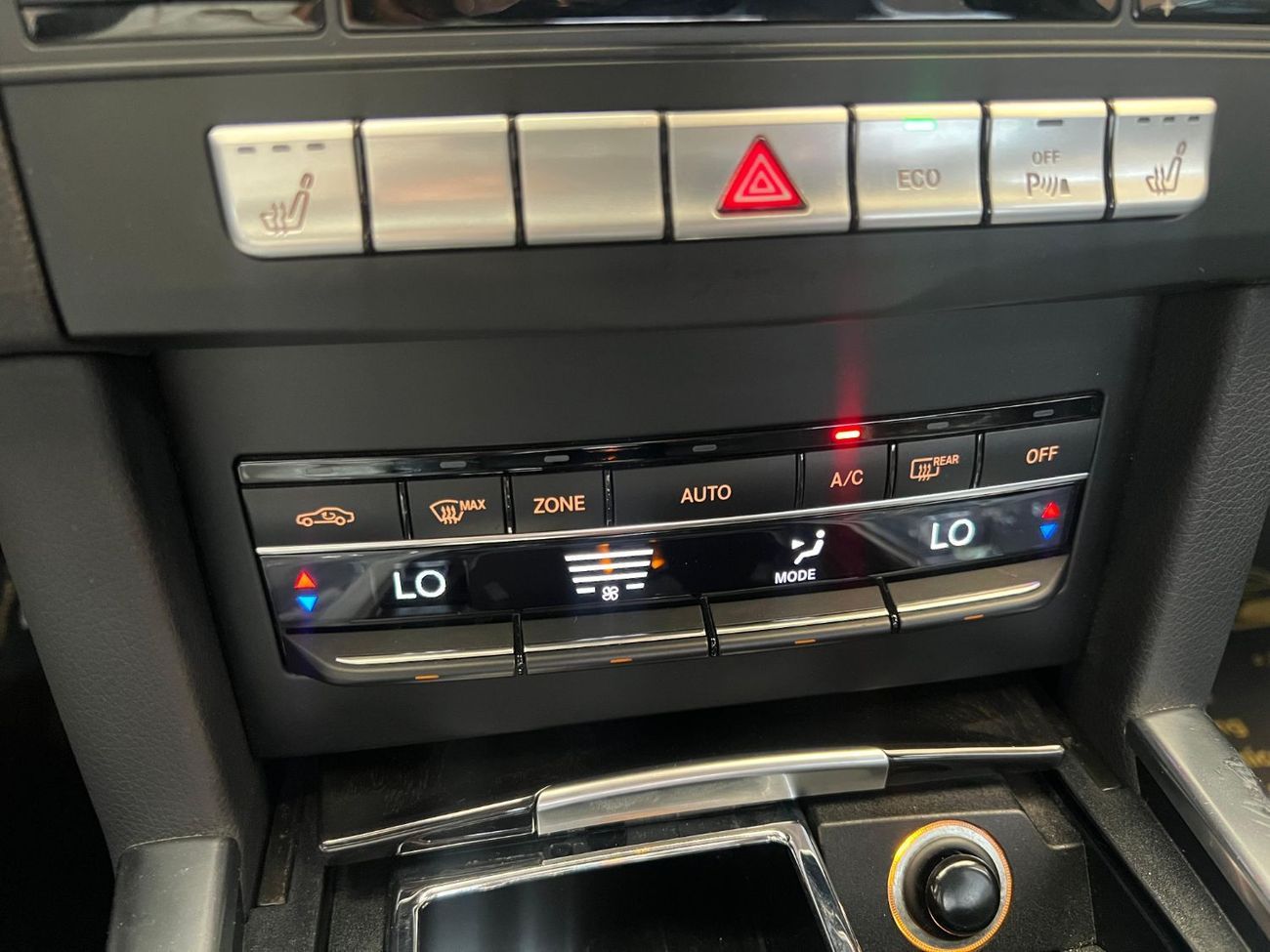 مرسيدس بنز E300 MERCEDES BENZ - E300 - CAR IS WITH NUMBER PLATE - MODEL 2016 - 107889KM