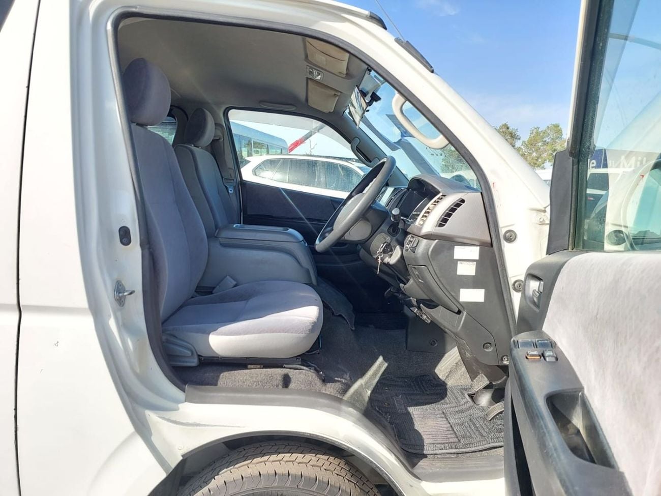 Toyota Hiace TOYOTA HIACE VAN RHD 2007 MODEL 2.0 L PETROL AUTOMATIC(PM69704)