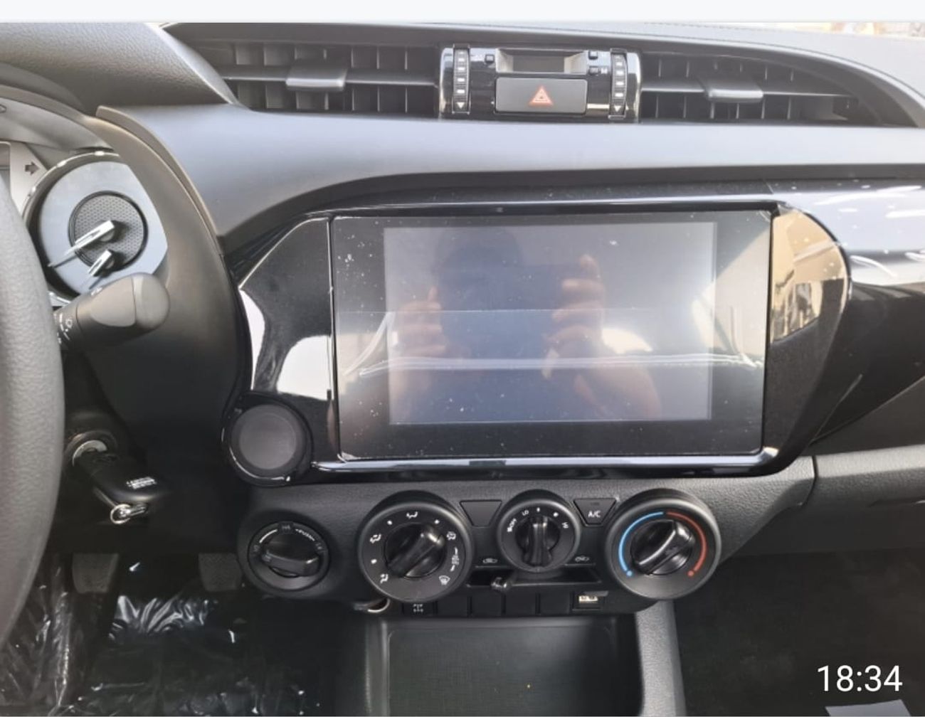 Toyota Hilux Toyota Hilux pickup double cabin manual gear diesel 2.8L wide body  mid option