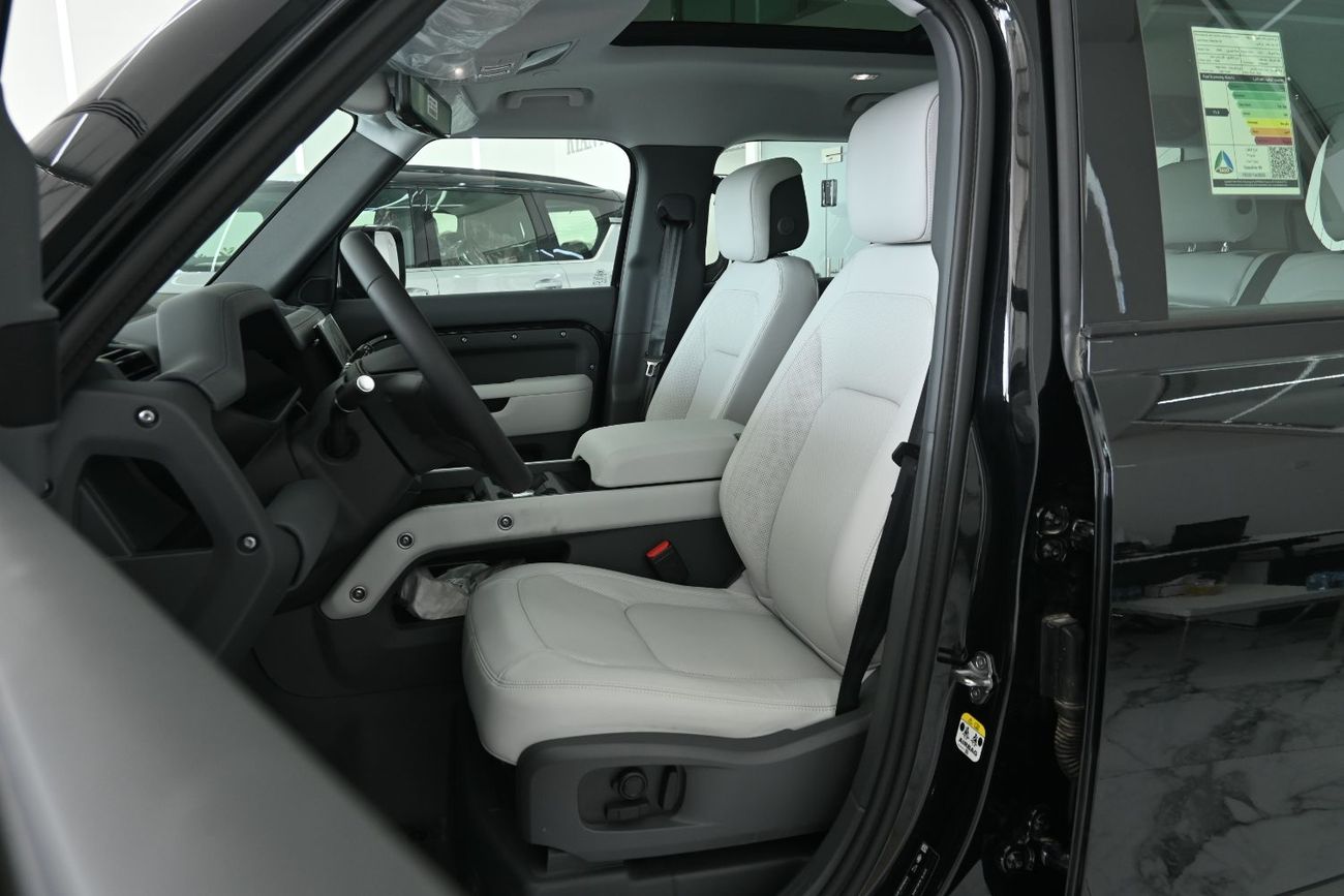 لاند روفر ديفندر Land Rover Defender P400 X-Dynamic HSE, 3.0L Turbo In-Line 6 Cylinder, Model 2026