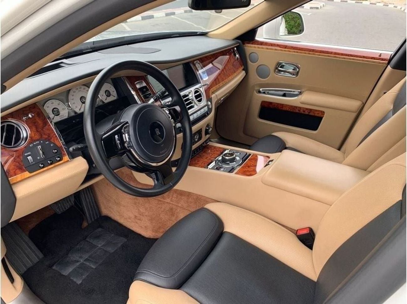 Rolls Royce Ghost SWB EWB 6.6L GCC SPEC NEAT AND CLEAN