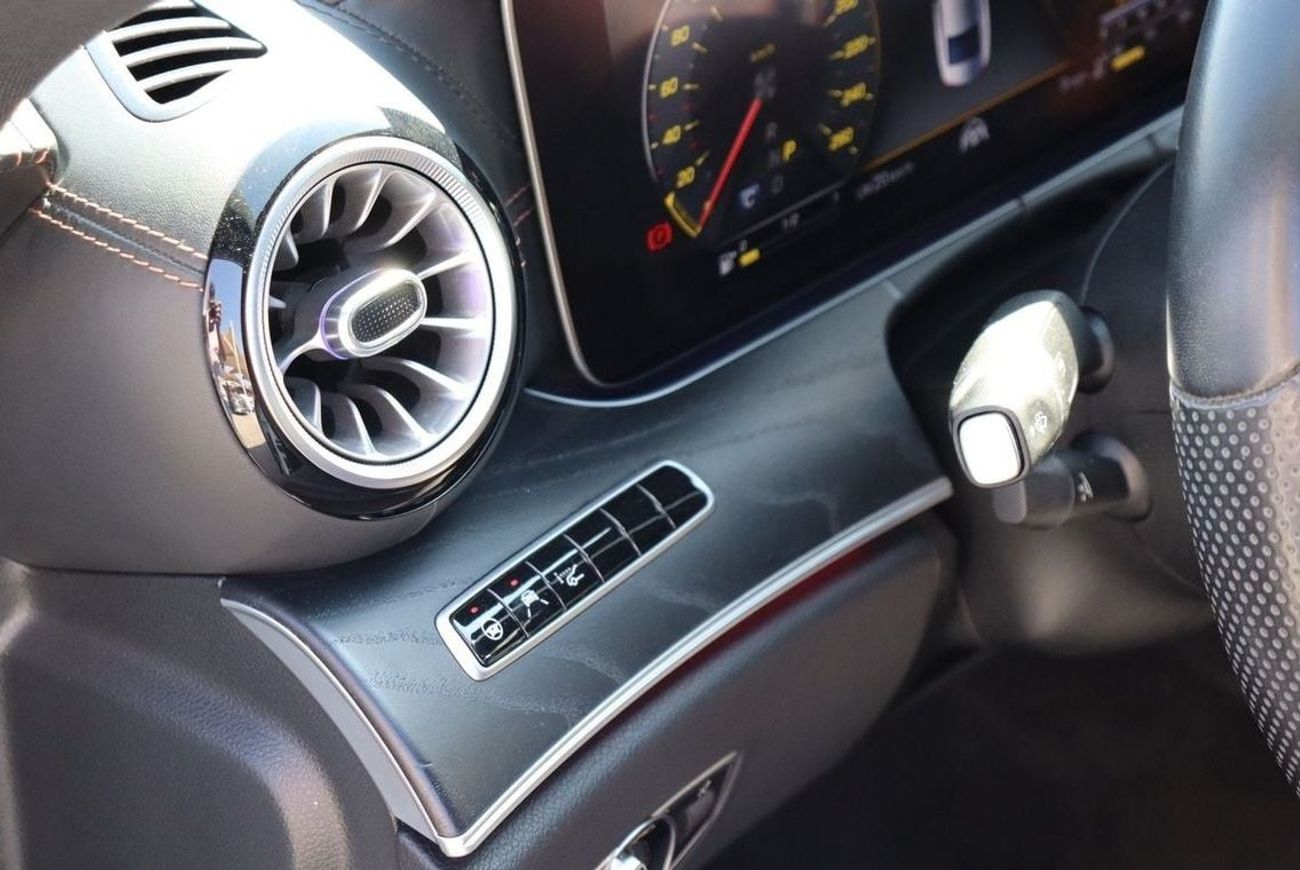 Mercedes-Benz CLS 320 Mercedes-Benz CLS 350 / 2019 / GCC / Full Option/ Full Service History