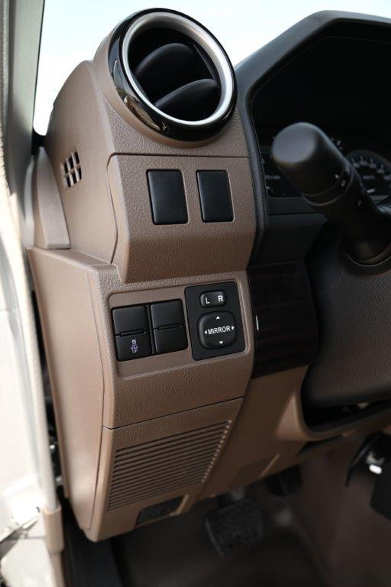 تويوتا لاند كروزر بيك آب 79 2.8L 4wd-Top option