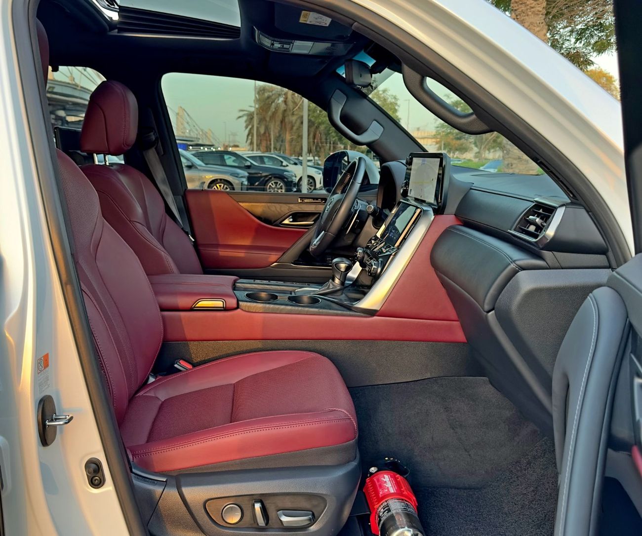 Lexus LX 600 Signature 3.5L ( CYL) 2023 Lexus LX600 Ash Wood, Dealer Warranty, GCC Specifications