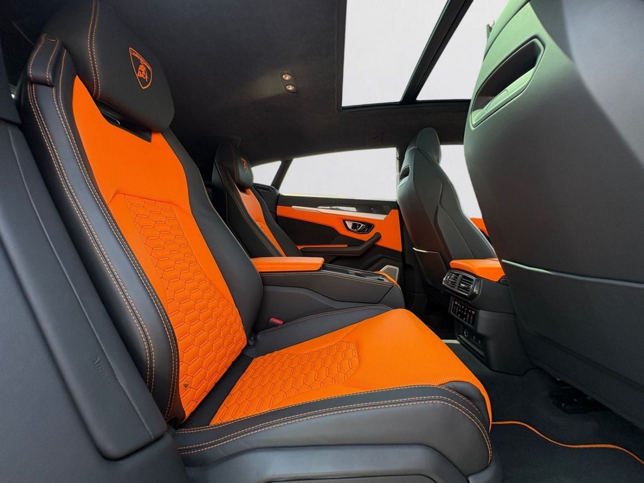 Lamborghini Urus STD AED 12,780 P.M | 0% DOWN PAYMENT | LAMBORGHINI URUS MANSORY KIT | 4.0L TWIN-TURBO V8 | FULL SERV